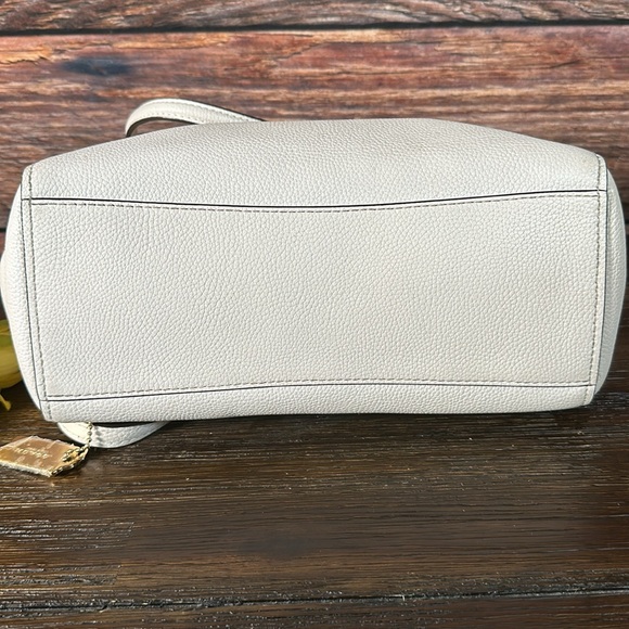 Coach Turnlock Chain Leather Tote 27 in Chalk & Light Gold! In Great Condition! - Picture 6 of 12